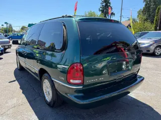 1997 Chrysler Town and Country LXi