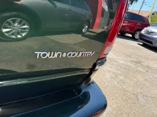 1997 Chrysler Town and Country LXi