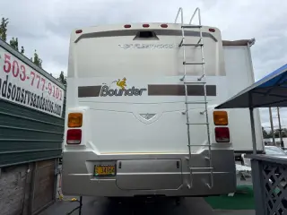 2006 Fleetwood RV Bounder 33R