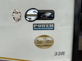 2006 Fleetwood RV Bounder 33R