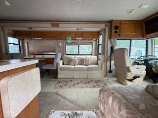 2006 Fleetwood RV Bounder 33R