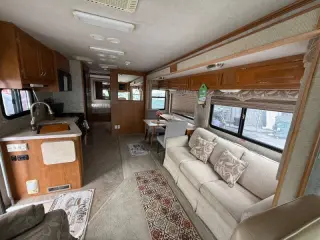 2006 Fleetwood RV Bounder 33R
