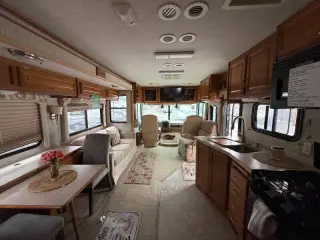 2006 Fleetwood RV Bounder 33R