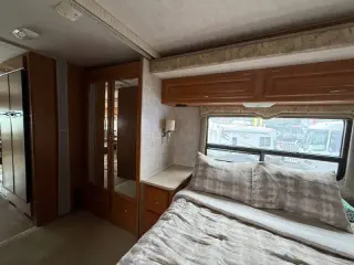 2006 Fleetwood RV Bounder 33R