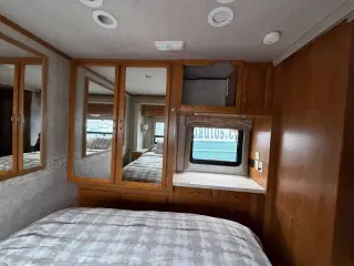 2006 Fleetwood RV Bounder 33R