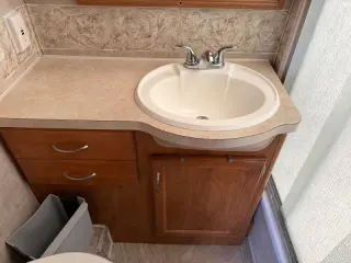 2006 Fleetwood RV Bounder 33R