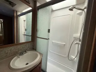 2006 Fleetwood RV Bounder 33R