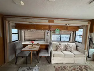 2006 Fleetwood RV Bounder 33R