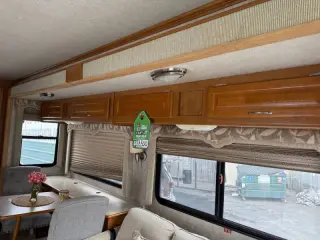 2006 Fleetwood RV Bounder 33R