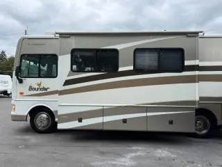 2006 Fleetwood RV Bounder 33R