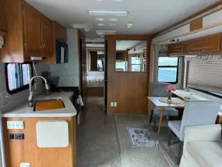 2006 Fleetwood RV Bounder 33R
