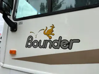 2006 Fleetwood RV Bounder 33R