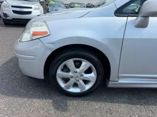 2011 Nissan Versa 1.8 SL