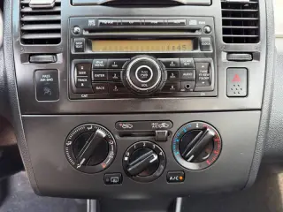 2011 Nissan Versa 1.8 SL
