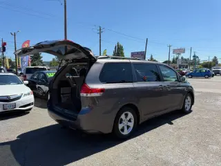 2012 Toyota Sienna LE 7-Passenger Auto Access Seat