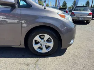 2012 Toyota Sienna LE 7-Passenger Auto Access Seat