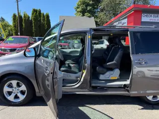 2012 Toyota Sienna LE 7-Passenger Auto Access Seat