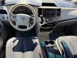 2012 Toyota Sienna LE 7-Passenger Auto Access Seat