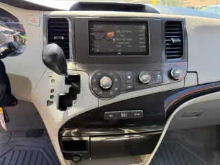 2012 Toyota Sienna LE 7-Passenger Auto Access Seat