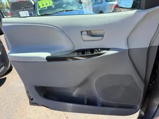 2012 Toyota Sienna LE 7-Passenger Auto Access Seat