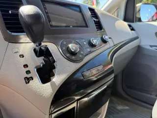 2012 Toyota Sienna LE 7-Passenger Auto Access Seat