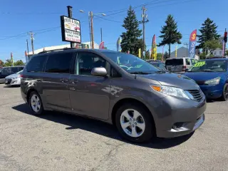 2012 Toyota Sienna LE 7-Passenger Auto Access Seat
