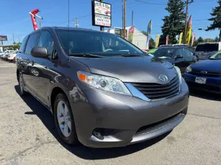 2012 Toyota Sienna LE 7-Passenger Auto Access Seat