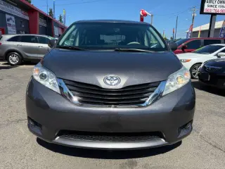 2012 Toyota Sienna LE 7-Passenger Auto Access Seat