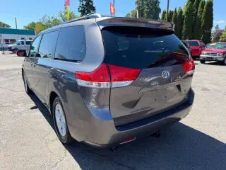 2012 Toyota Sienna LE 7-Passenger Auto Access Seat