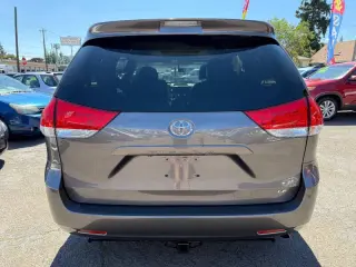 2012 Toyota Sienna LE 7-Passenger Auto Access Seat