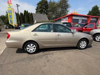 2004 Toyota Camry LE