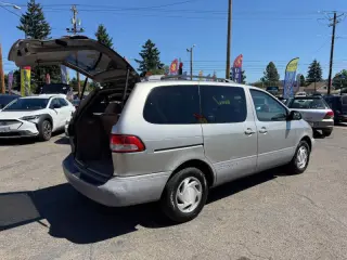 2001 Toyota Sienna LE