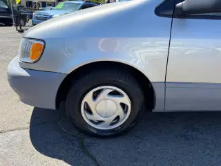 2001 Toyota Sienna LE