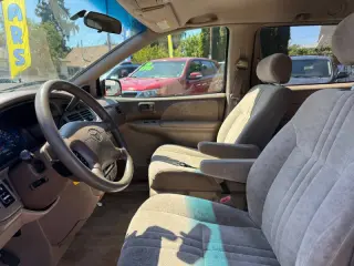 2001 Toyota Sienna LE