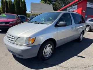 2001 Toyota Sienna LE