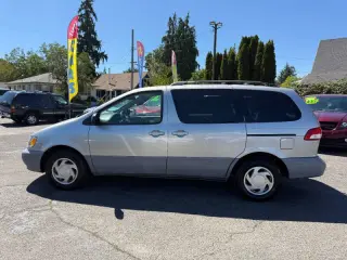 2001 Toyota Sienna LE