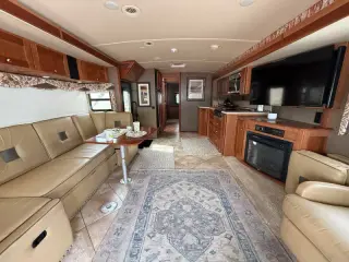 2017 Winnebago Sightseer 35G