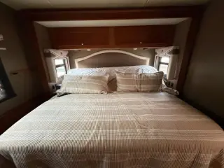 2017 Winnebago Sightseer 35G