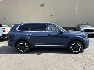 Kia Telluride 2023 AWD S 4dr SUV