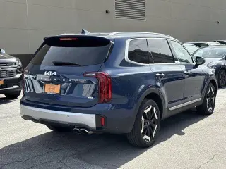 Kia Telluride 2023 AWD S 4dr SUV