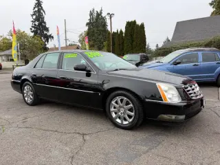 2009 Cadillac DTS Luxury 6-Passenger