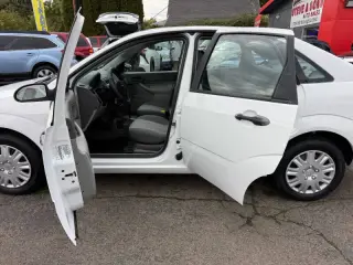 2005 Ford Focus ZX4 S