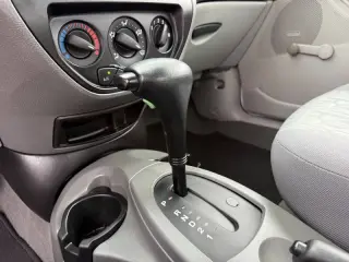 2005 Ford Focus ZX4 S
