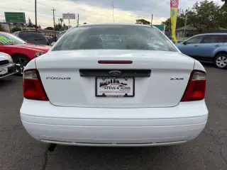 2005 Ford Focus ZX4 S
