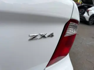2005 Ford Focus ZX4 S