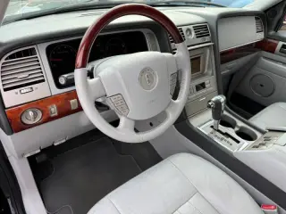 2005 Lincoln Navigator Luxury
