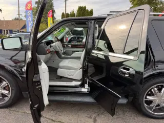 2005 Lincoln Navigator Luxury