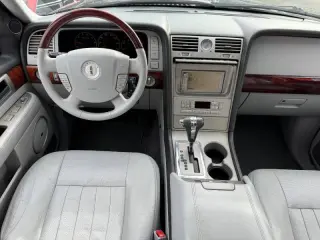 2005 Lincoln Navigator Luxury
