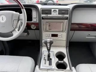 2005 Lincoln Navigator Luxury