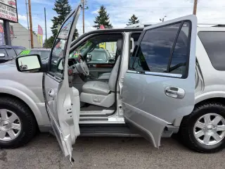 2004 Lincoln Navigator Luxury